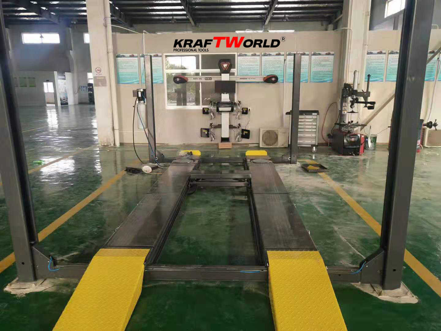 Професионален подемник KraftWorld 4,5тона Електрохидравличен четириколонен крик за автосервиз АВТО Професионален подемник KraftWorld 4,5тона Електрохидравличен четириколонен крик за автосервиз