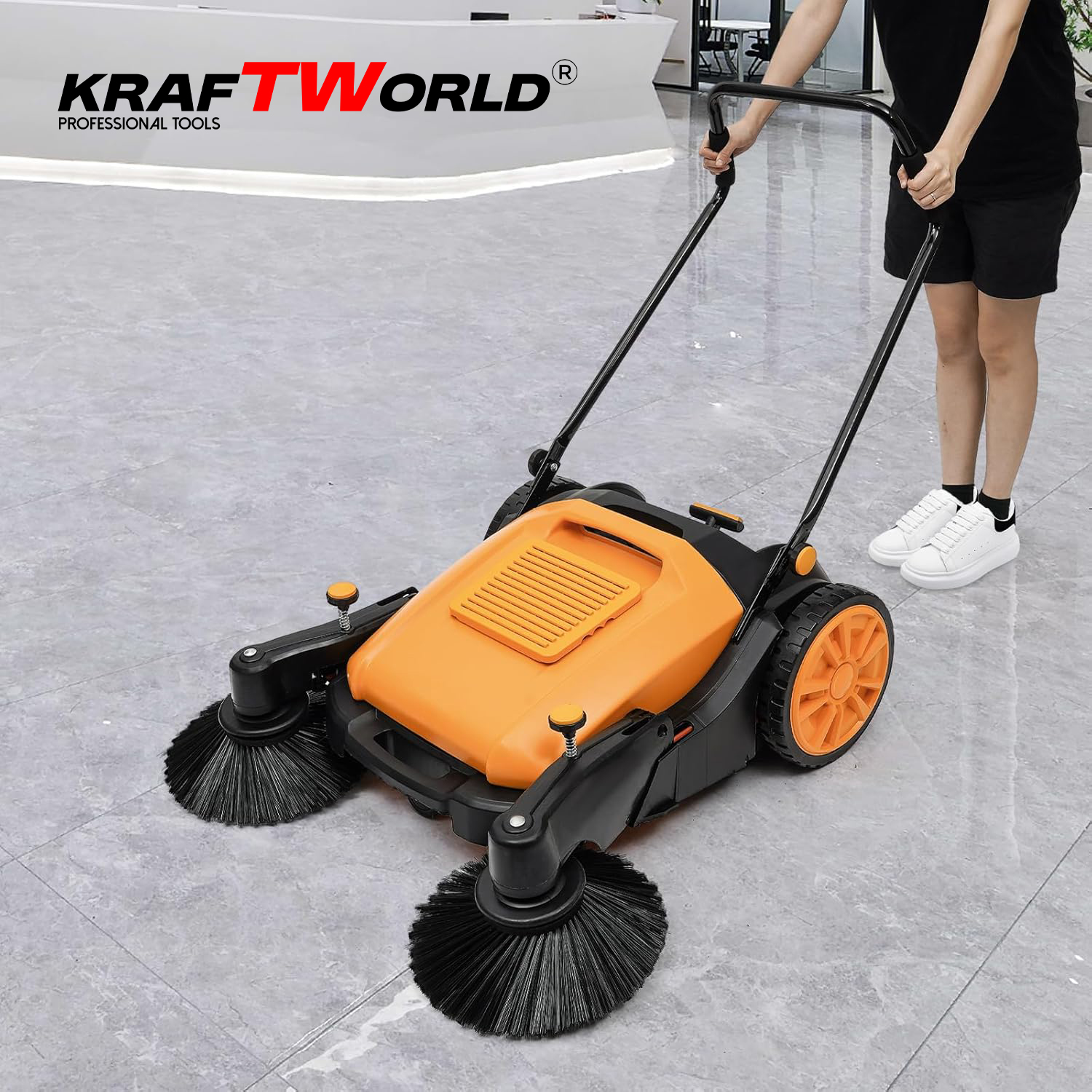 Механична машина за метене KraftWorld с 45л контейнер и 105см ширина ДВОР И ГРАДИНА Механична машина за метене KraftWorld с 45л контейнер и 105см ширина