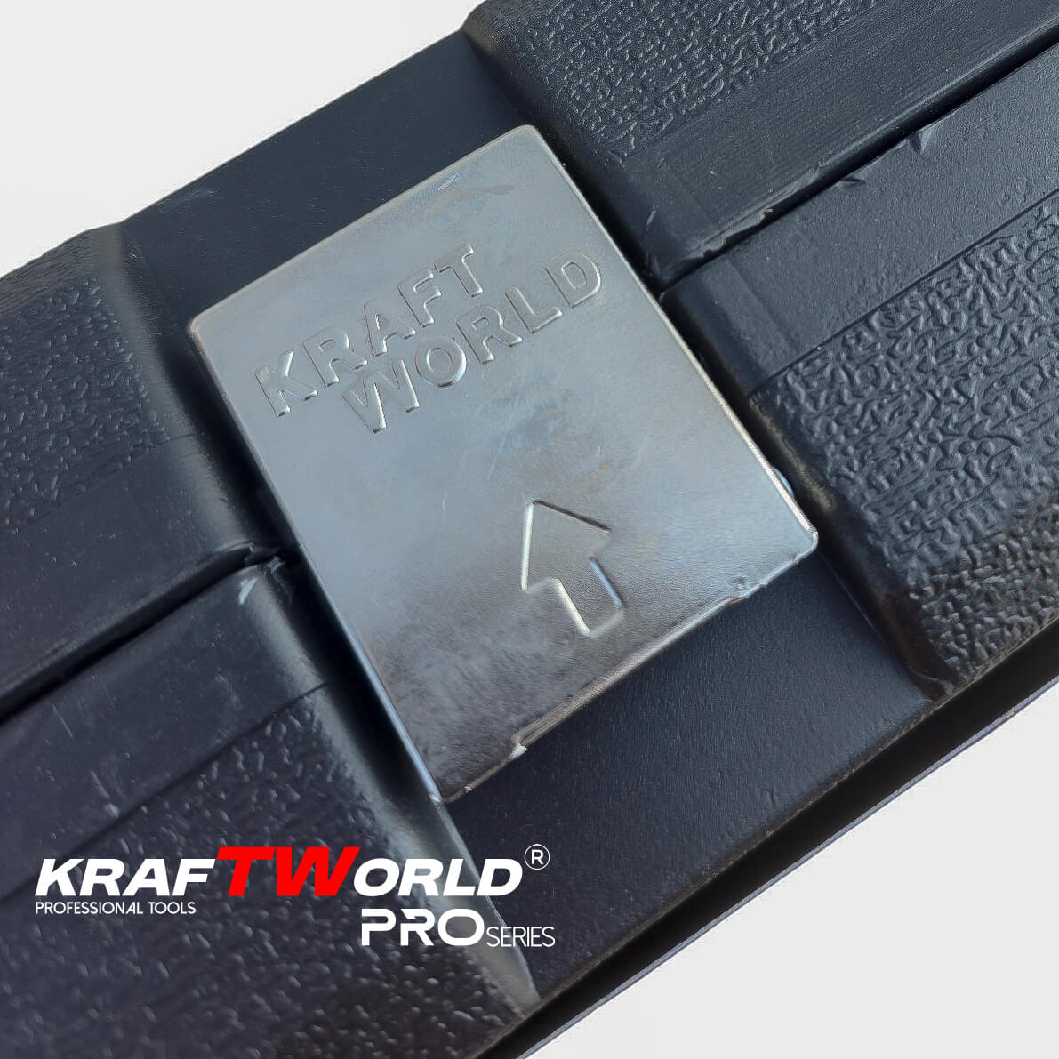 Професионално Гедоре 216 части KraftWorld PRO от CR-V Стомана с Инструменти и Тресчотни Звездогаечни Ключове 1/4″, 3/8″ и 1/2″ АВТО Професионално Гедоре 216 части KraftWorld PRO от CR-V Стомана с Инструменти и Тресчотни Звездогаечни Ключове 1/4″, 3/8″ и 1/2″